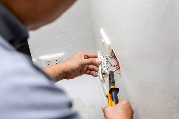 Best Outdoor Lighting Installation  in Lauderdale Lakes, WI